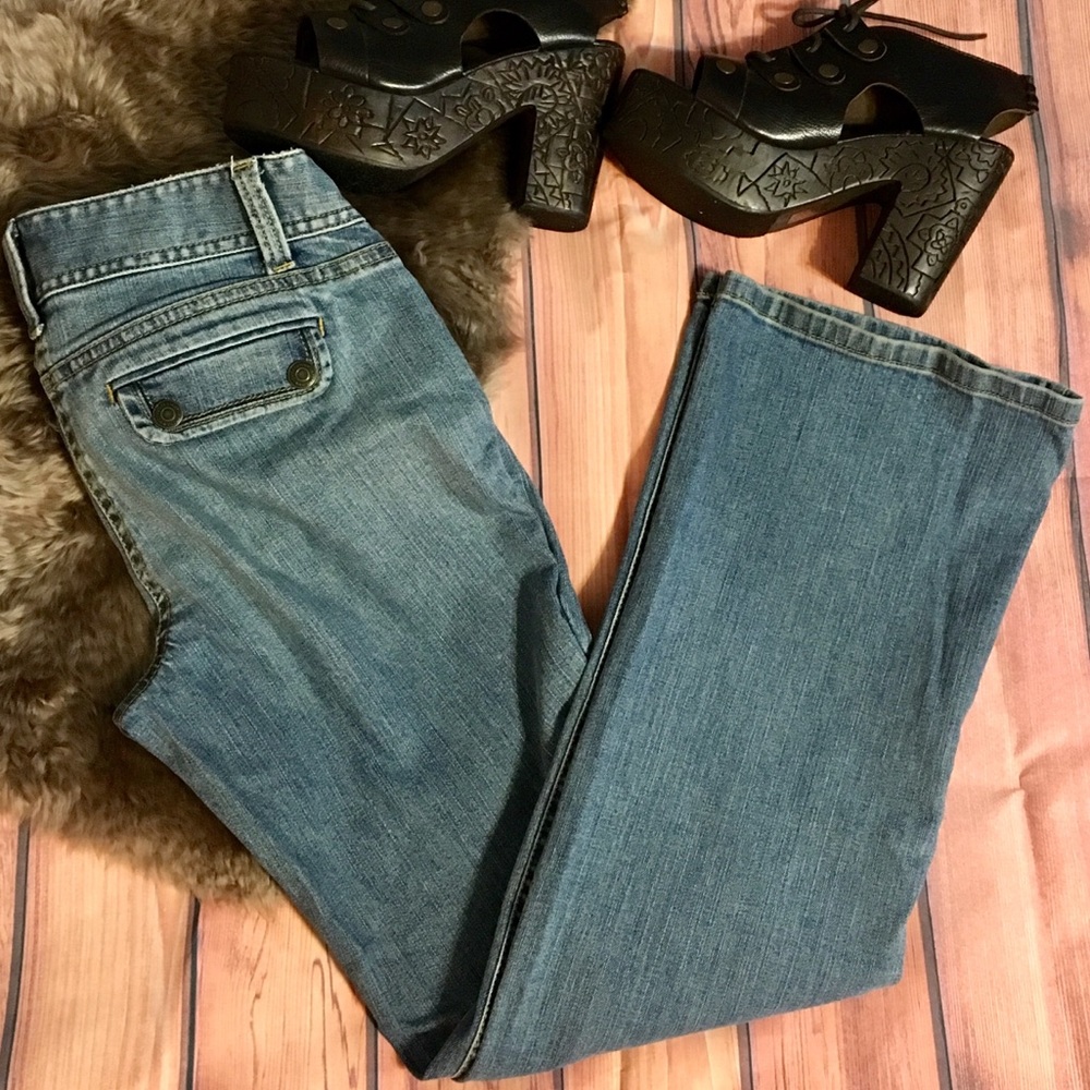 EUC Ann Taylor Size 6 Modern Fit Janes Medium Wash